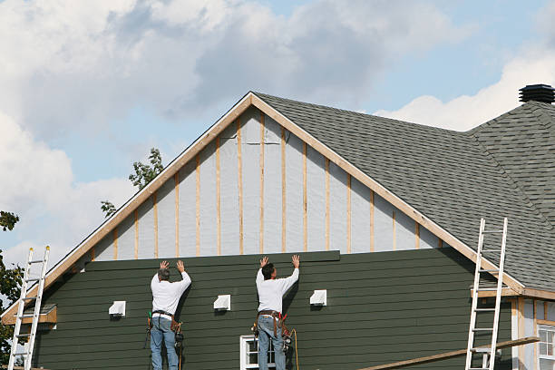 Professional Emergency Siding Repair technician working in Shermans Dale, PA